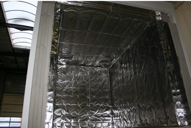 Isolation thermique industrielle d’un four avec panneaux microporeux Microtherm Promat